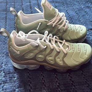 Nike Green and White Athletic Shoes with VaporMax Cushioning